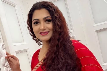 குஷ்பூவின் புதிய கெட்டப்பில் வெளியிட்ட போட்டோஸ், எப்படி உள்ளார் பாருங்க..