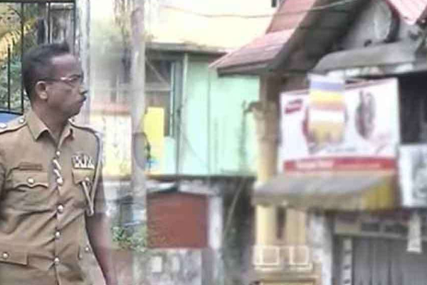 வர்த்தக நிலையங்களில் திடீர் வெடிப்பு ; அவசரமாக வெளியேற்றபட்ட மக்கள் | Sudden Explosions At Shops Landslide வர்த்தக நிலையங்களில் திடீர் வெடிப்பு ; அவசரமாக வெளியேற்றபட்ட மக்கள் | Sudden Explosions At Shops Landslide