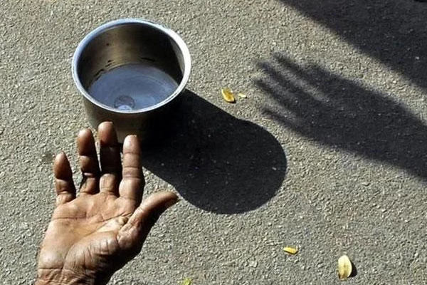 யாசகப் பெண் கொடூரமாக கொலை; பொலிஸில் சரணடைந்த இளைஞன் | Beggar Woman Killed Kandy