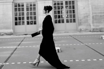 32 வயதில் சினிமாவுக்கு குட்பாய்!! ரூ. 600 கோடி சொத்தை உதறித்தள்ளிய பிரபல நடிகை..