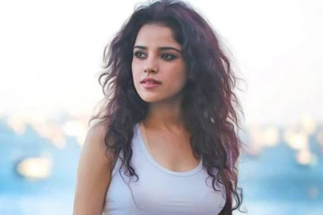 தங்க இடம் இல்லாமல் 9 மாதங்கள் நாயுடன் ஒரே அறையில் தங்கினேன்.... - கண்கலங்கிய பிரபல நடிகை