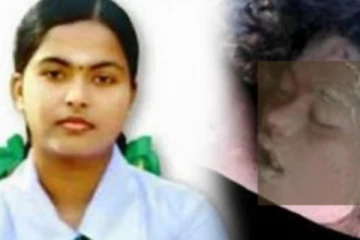 "අපරාධයට කලින් අපි අරක්කු ගෙනත් හොදට බිව්වා.. " වසර ගණනාවකට පෙර සමූහයක් අතින් ලිංගික හිංසනයට ලක්ව ඝාතනයට ලක්වූ විද්යා දැරියගේ ඇග හිරිවැටෙන සංවේදි කතාව...