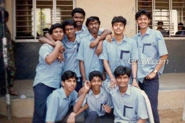 இந்த பள்ளி பருவ புகைப்படத்தில் இருப்பது இந்த நடிகரா?- அடையாளமே தெரியலையே | Top Actor School Life Photo Viral இந்த பள்ளி பருவ புகைப்படத்தில் இருப்பது இந்த நடிகரா?- அடையாளமே தெரியலையே | Top Actor School Life Photo Viral