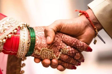 பேஸ்புக்கில் மலர்ந்த காதல்: வெளிநாட்டு காதலியை கரம் பிடித்த இந்தியர்