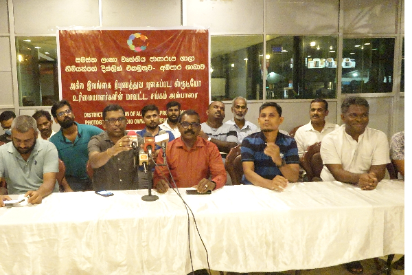 தீர்வின்றேல் போராட்டம் ஆரம்பிக்கும்: அம்பாறை மாவட்ட நிபுணத்துவ புகைப்பட ஸ்ரூடியோ உரிமையாளர்கள் சங்கம் (Photos) | Ampara Professional Studio Owners Association