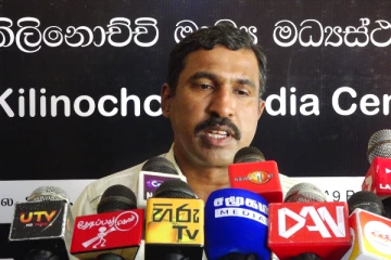 கிளிநொச்சி -  ஆடை தொழிற்சாலைகள் இரண்டை  மூடுமாறு கோரிக்கை