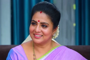 ரசிகர்கள் ஷாக்... கண்ணம்மாவின் மாமியாருக்கு இவ்வளவு சின்ன பையனா? முதல் முறை மகனுடன் இருக்கும் சௌந்தர்யா!