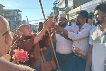 ලොවටම සාමය පතා පරවියෙක් නිදහස් කර සාම පාගමන අදත් අරඹයි