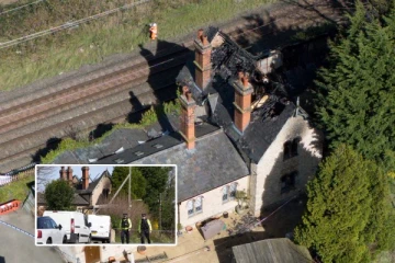 நார்தாம்ப்டன்ஷையரில் வரலாற்று சிறப்புமிக்க கட்டிடத்தில் தீ விபத்து: 3 பேர் உயிரிழப்பு