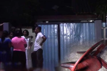 முன்னாள் தவிசாளர் விதானகே சிறிசோமவின் வீட்டிற்கு மதுபோதையில் அரைகுறையாக வந்த நபரால் பரபரப்பு