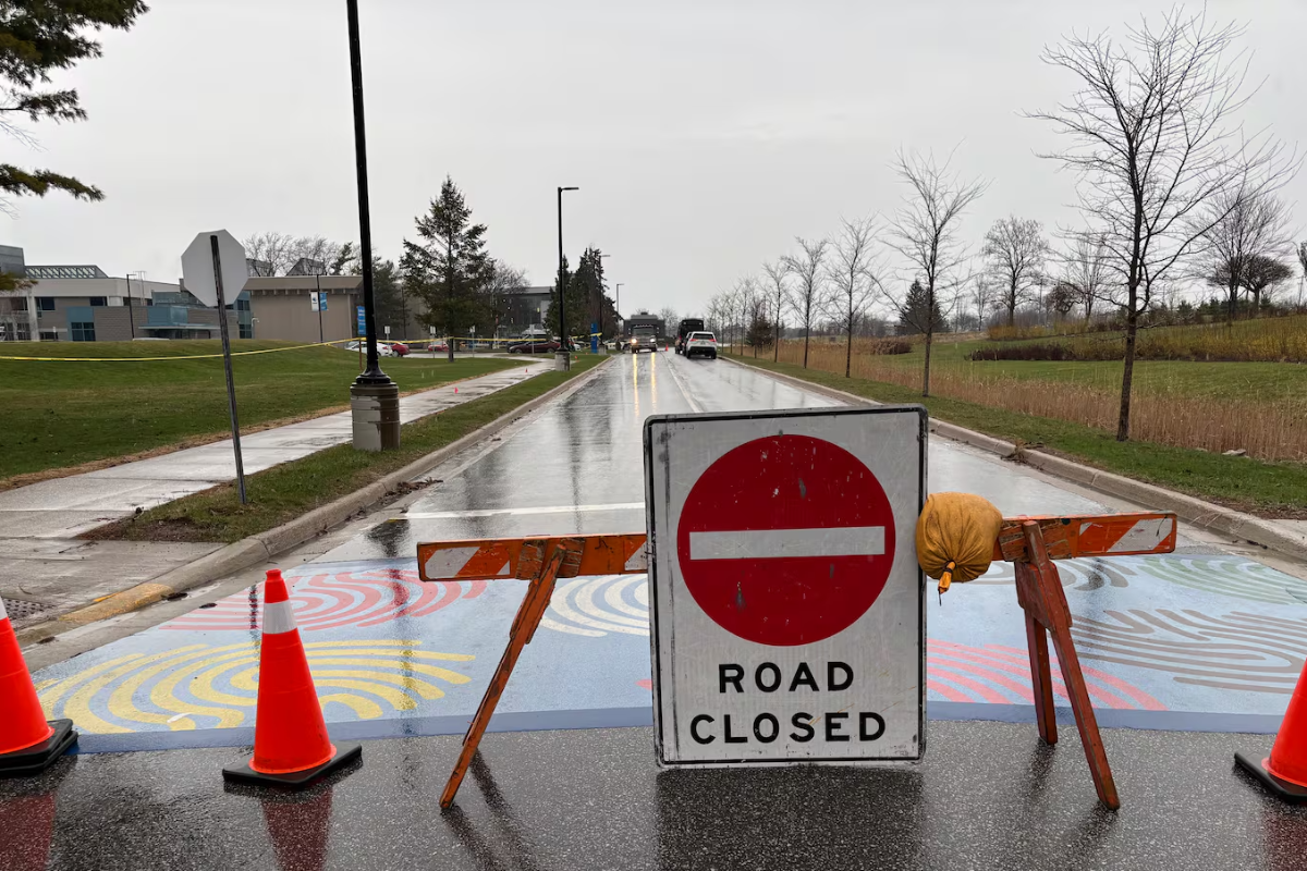 கனடா லம்ப்டன் கல்லூரி வளாகத்தில் துப்பாக்கிச் சூடு ; இளம் ஹாக்கி வீரர் பலி | One Dead After Shooting At Lambton கனடா லம்ப்டன் கல்லூரி வளாகத்தில் துப்பாக்கிச் சூடு ; இளம் ஹாக்கி வீரர் பலி | One Dead After Shooting At Lambton