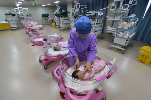 சீனாவில் மீண்டும் குறைவடைந்த பிறப்பு விகிதம் | Chinas Again As Births Drop