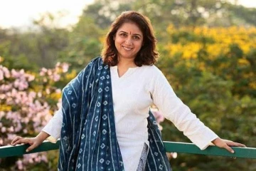 80களில் ரசிகர்களின் கனவுக் கன்னியாக வலம்வந்த நடிகை ரேவதியின் லேட்டஸ்ட் போட்டோ... ரசிகர்களின் ஷாக்