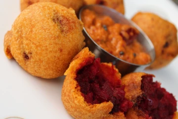 பத்தே நிமிடத்தில் சுடச்சுட பீட்ரூட் பஜ்ஜி....எப்படி செய்வது என்று பார்க்கலாம்!