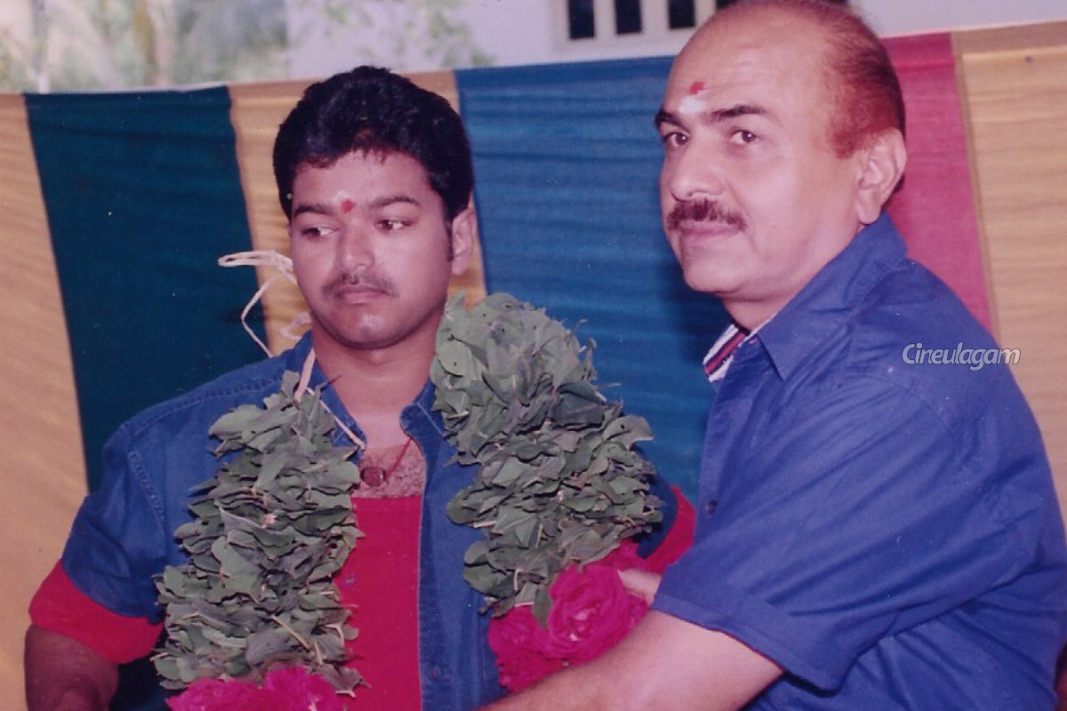 நிறைவேறாமல் போன தயாரிப்பாளர் R B சவுத்ரியின் ஆசை! விஜய் நினைத்திருந்தால்.. | Rb Choudary Wanted Produce 100Th Film With Vijay