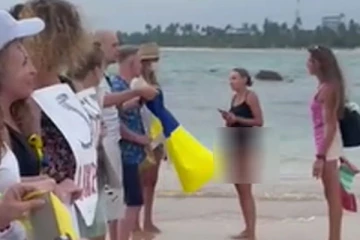 இலங்கையில் ரஷ்ய - உக்ரைன் சுற்றுலா பயணிகளிடையே கருத்து மோதல்! (Video)