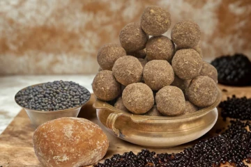 தினம் ஒன்று போதும்.., சத்தான கருப்பு உளுந்து லட்டு எப்படி செய்வது?