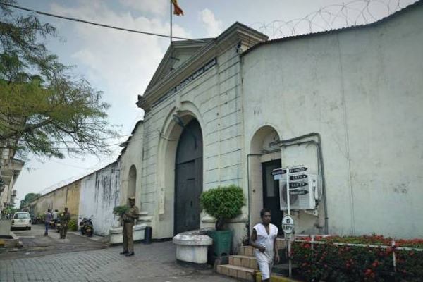 கணவனை காண சிறைக்கு சென்ற மனைவிக்கு நேர்ந்த கதி! | Wife Went To Jail To See Her Husband Arrest Herion