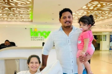 ආදරණීය නෙහාරා පීරිස් උතුම් මව් පදවිය ලබමින් දොයණිය සමග මුල් වරට පළ කළ ජායාරූපය.. (PHOTOS)
