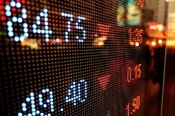 அச்சுறுத்தும் புதிய கொரோனா மாறுபாடு: கடும் வீழ்ச்சியில் பங்குச் சந்தைகள்