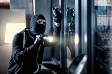 மன அழுத்தத்தை குறைக்க 1000 வீடுகளில் நுழைந்த நபர் - அதிர்ந்த போலீஸ்