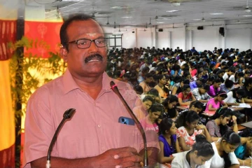 யாழில் தனியார் வகுப்புகளுக்கு ஞாயிற்றுக்கிழமைகளில் விடுமுறை வழங்க முயற்சிகளை மேற்கொள்ளும் யாழ். மாவட்ட செயலாளர்