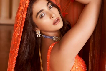 அட்டைப்படத்திற்கு அழகிய போஸ் கொடுத்த பூஜா ஹெக்டே