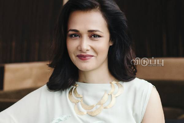 அந்த நடிகையை காதலித்து மன உளைச்சலுக்கு ஆளான ரகுவரன்.. திருமணத்திற்கு முன்பே நடந்த சம்பவம்.. | Aghuvaran Fallen Love With Actress Amala