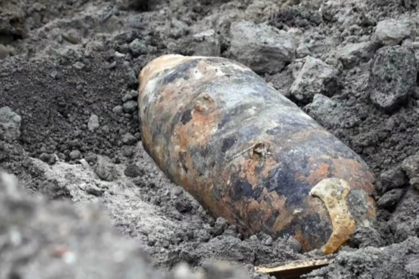80 ஆண்டுகளுக்குப் பின் வெளிவந்த 2ஆம் உலகப்போர் வெடிகுண்டு | World War Ii Bomb Found After 80 Years 80 ஆண்டுகளுக்குப் பின் வெளிவந்த 2ஆம் உலகப்போர் வெடிகுண்டு | World War Ii Bomb Found After 80 Years