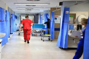 பிரித்தானியாவில் மக்களிடம் வேகமாக பரவி வரும் புதிய வகை கொரோனா!