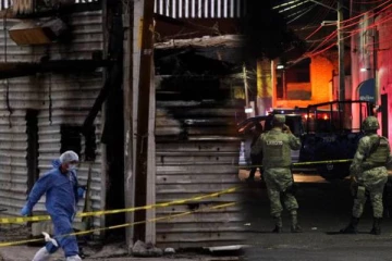 பெண்களிடம் அத்துமீறியதால் வெளியேற்றம், ஆத்திரத்தில் பாரை கொளுத்திவிட்ட நபர் - 11 பேர் பலி!