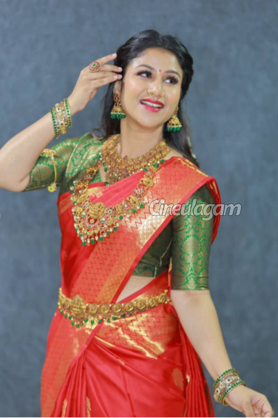 காலில் அடிபட்டு நடக்க முடியாமல் கஷ்டப்படும் சீரியல் நடிகை ஆல்யா மானசா, குழந்தைகள் செய்ததை பாருங்க... கியூட்டான வீடியோ | Serial Actress Alya Manasa Injured Her Leg காலில் அடிபட்டு நடக்க முடியாமல் கஷ்டப்படும் சீரியல் நடிகை ஆல்யா மானசா, குழந்தைகள் செய்ததை பாருங்க... கியூட்டான வீடியோ | Serial Actress Alya Manasa Injured Her Leg