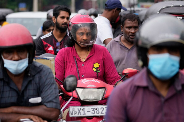 எரிபொருளுக்காக சென்றவர் மோட்டார் சைக்கிளை பறிகொடுத்தார்! | Man Who Went For Fuel Stole The Motorcycle