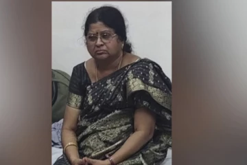 நடுத்தர வயது பெண்மணியின் வீட்டிலிருந்து கட்டுகட்டாக பணம் கைப்பற்றப்பட்டதால் பரபரப்பு! யார் அவர்?