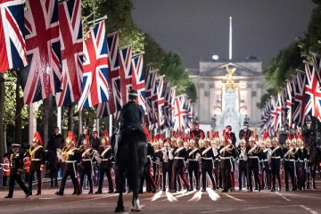 வின்ட்சர் கோட்டையில் தொடங்கியது ராணியின் இறுதிச் சடங்கிற்கான அணிவகுப்பு பயிற்சி: புகைப்படம்