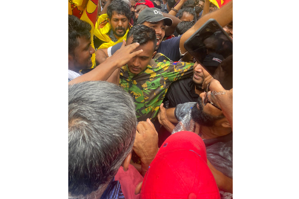 கோட்டாபயவுக்கு எதிராக விசேட அதிரடி படை வீரர்கள் பலர் திடீர் முடிவு  (Photo