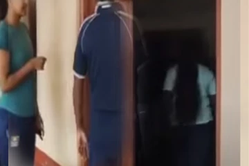 தமிழர் பகுதியில் பூட்டிய அரச அலுவலகத்தில் யுவதியுடன் அரச உத்தியோகஸ்தர் ; நடந்தது என்ன?