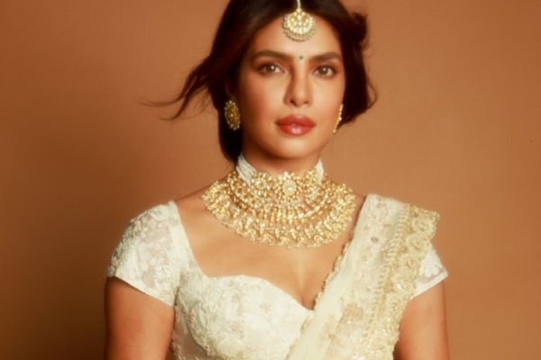 வெளியேறிய தீபிகா படுகோன், அந்த இடத்தை பிடித்த 43 வயது நடிகை? அவர் சம்பளம் ரூ. 30 கோடி | Priyanka Chopra Replace Deepika In Kalki 2898