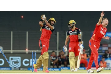 சிக்ஸர் அடித்த அடுத்த பந்திலே ஸ்டம்பை தெறிக்க விட்ட பஞ்சாப் வீரர்! பேசாமல் வெளியேறிய படிக்கல்லின் வீடியோ