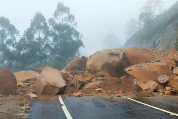 கொழும்பு - பதுளை பிரதான வீதியில் பயணிப்போருக்கு விடுக்கப்பட்ட கோரிக்கை