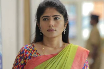 திடீரென மாலையும் கழுத்துமாக நிற்கும் பிக்பாஸ் புகழ் ஜுலி- Viral Photo