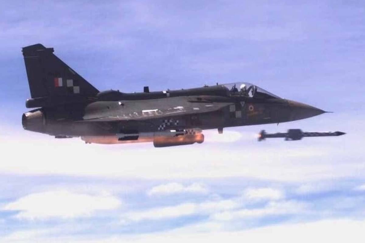 Astra MK1 - முதல் BVR ஏவுகணையை உருவாக்கியுள்ள இந்தியா | India Made 1St India Indigenous Bvr Astra Missile