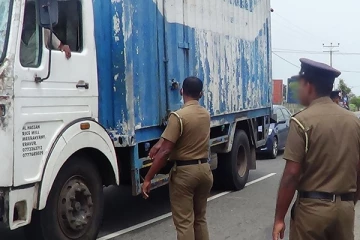 சோதனையில் சிக்கிய லொறி ; அதிகாரிகளுக்கு அதிர்ச்சி கொடுத்த பெரும் ஆபத்தான பொருள்