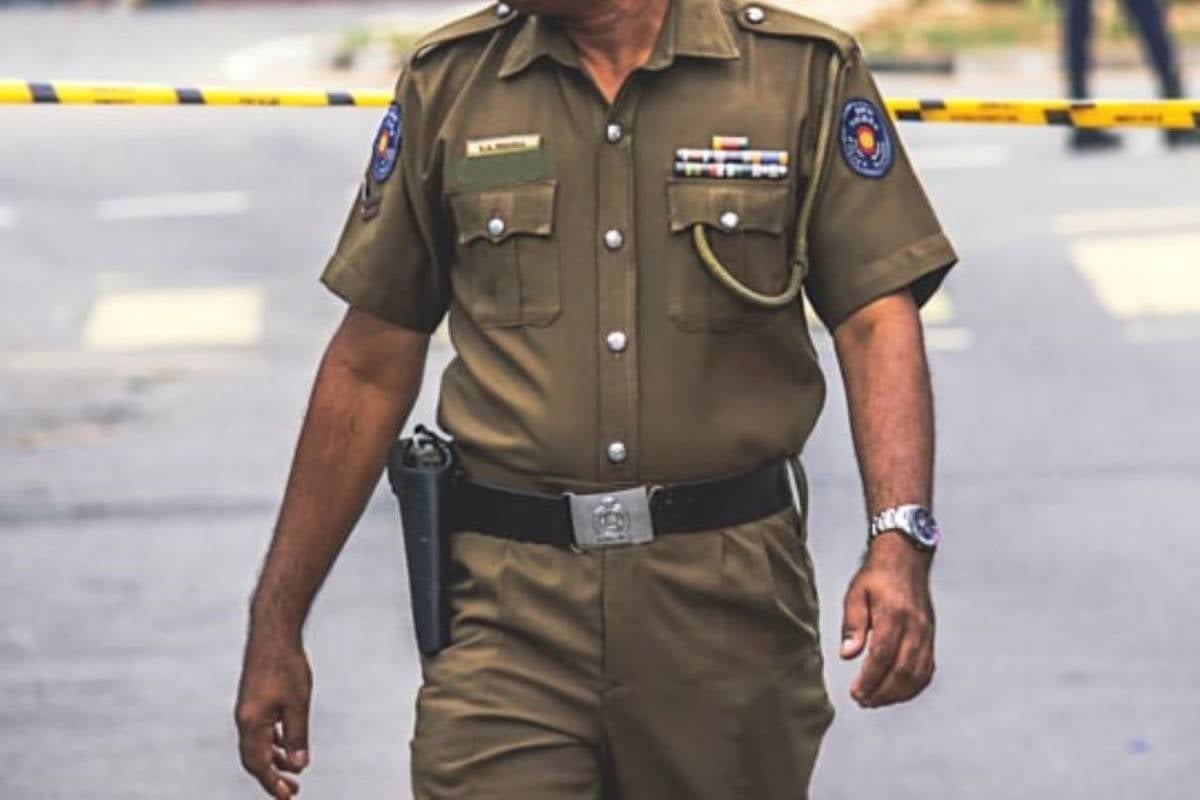 தமிழர் பகுதியில் இலஞ்சம் பெற்ற பொலிஸ் அதிகாரிக்கு எதிராக அரசு அதிரடி நடவடிக்கை | Constable Suspended From Service For Getting Bribe