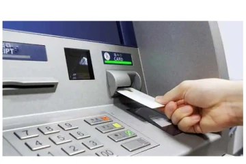 ஏடிஎம்மில் அடிக்கடி பணம் எடுப்பவரா? மக்களே கவனம்... ஜனவரி 1 முதல் கட்டணம் உயர்கிறது