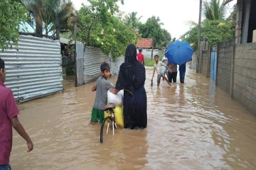 இலங்கையில் மாவட்டம் ஒன்றில் நிலவும் மோசமான வானிலை... பாடசாலைகளுக்கு 2 நாட்கள் விடுமுறை!