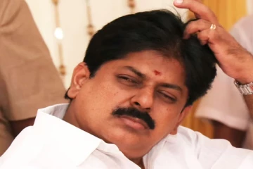 நடிகை சாந்தினி அளித்த புகாரில் முன்ஜாமின் கோரி முன்னாள் அமைச்சர் மணிகண்டன் மனுத்தாக்கல்