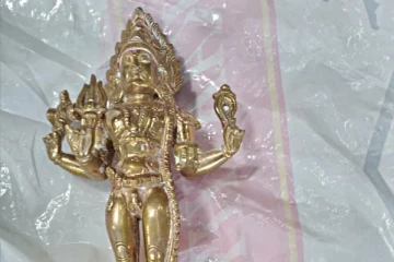 வவுனியாவில் புதையலில் கண்டுபிடிக்கப்பட்ட விலைமதிப்பற்ற சிலை