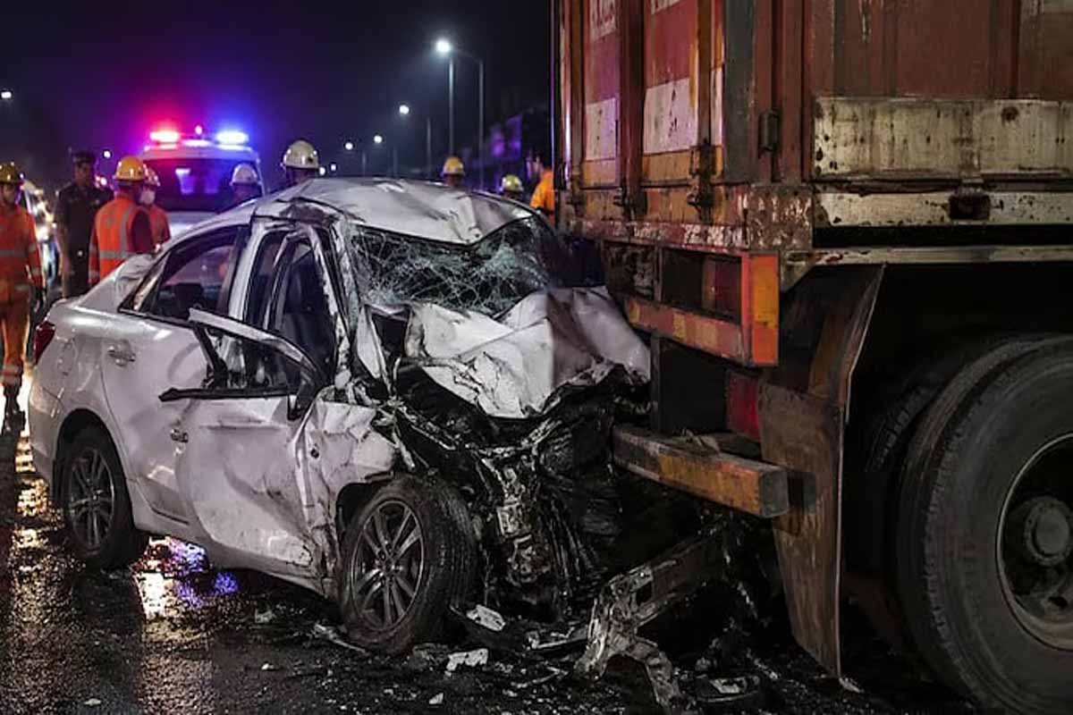 கோர விபத்து: சுற்றுலா சென்ற 8 மாணவர்கள் பரிதாப மரணம் | 8 College Students Die In Thrissur Accident