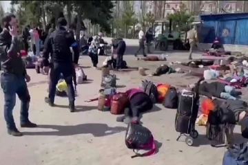 உக்ரைன் நாட்டின் ரயில் நிலையத்தில் ரஷ்யாவின் தாக்குதலில் நேர்ந்த பெரும் சோகம்!